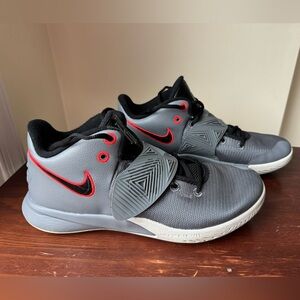Nike Kyrie Flytrap 3 Men's Size 11 (Cool Grey) Excellent used condition.